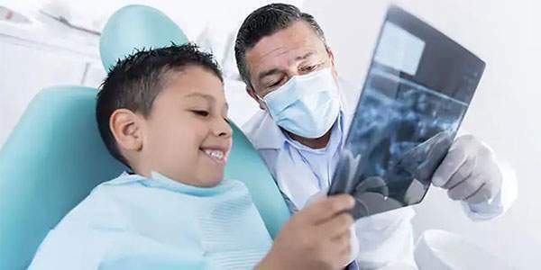 متخصص دندانپزشک اطفال کیست